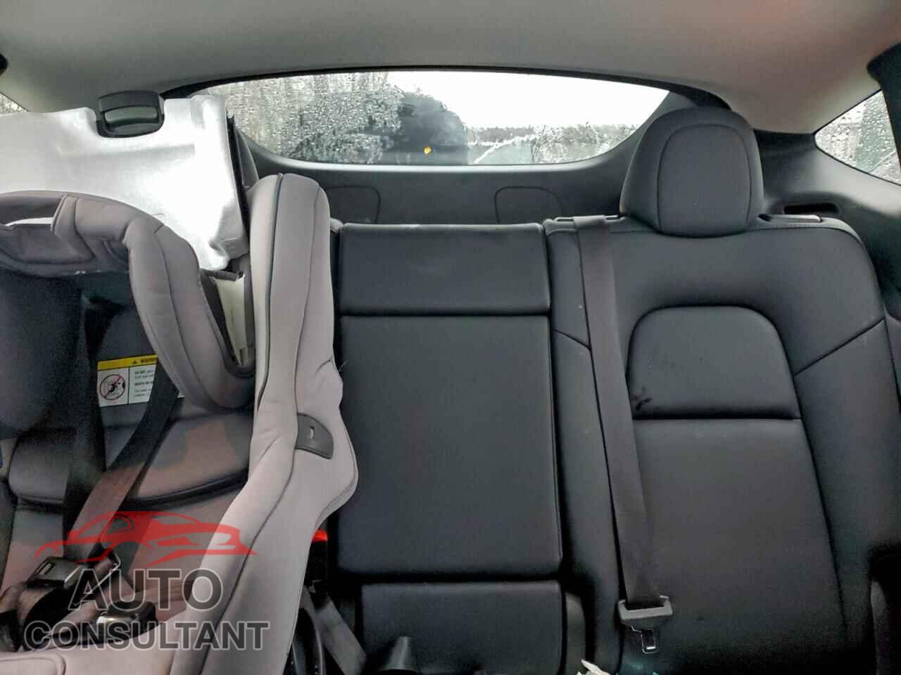 TESLA MODEL Y 2023 - 7SAYGDEE2PF647072