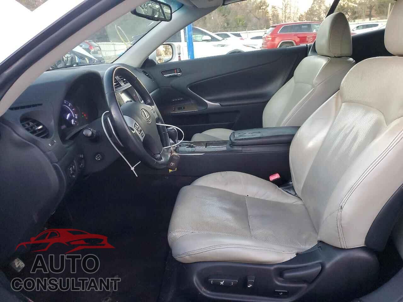 LEXUS IS 2012 - JTHFF2C21C2524704