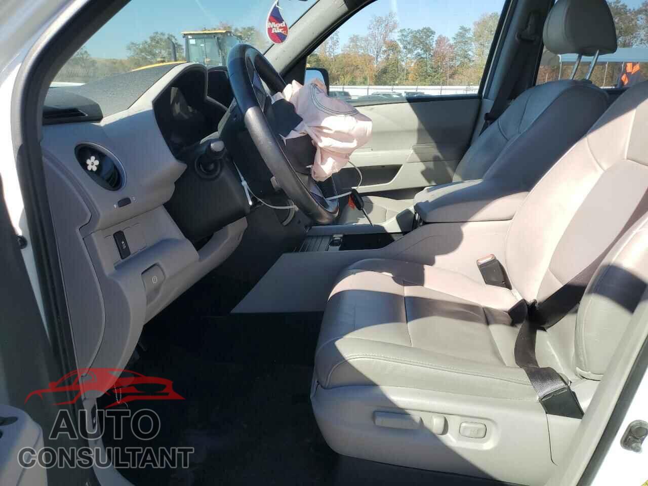 HONDA PILOT 2014 - 5FNYF3H50EB010975