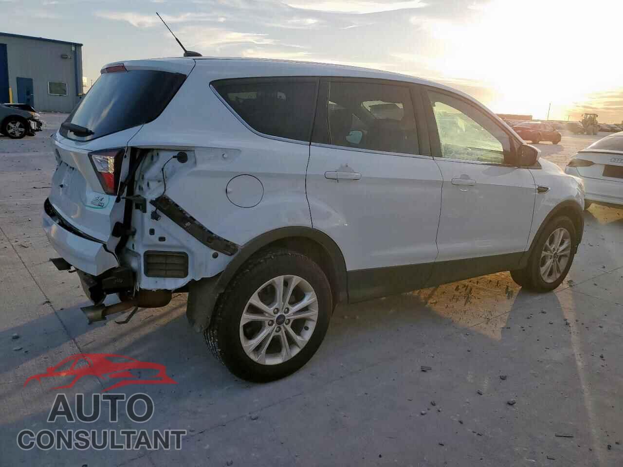 FORD ESCAPE 2017 - 1FMCU9G90HUB04577