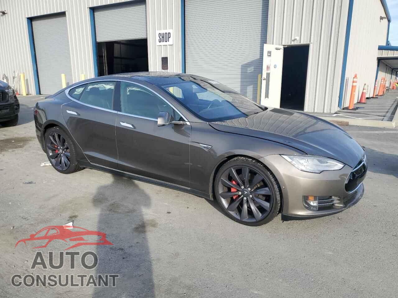 TESLA MODEL S 2015 - 5YJSA1E41FF112713