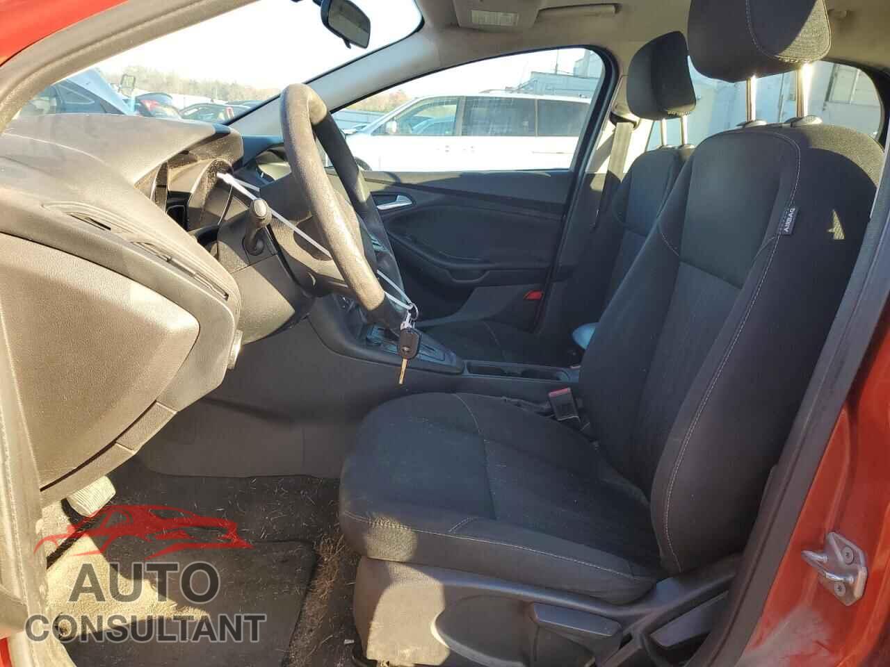 FORD FOCUS 2018 - 1FADP3FEXJL266679