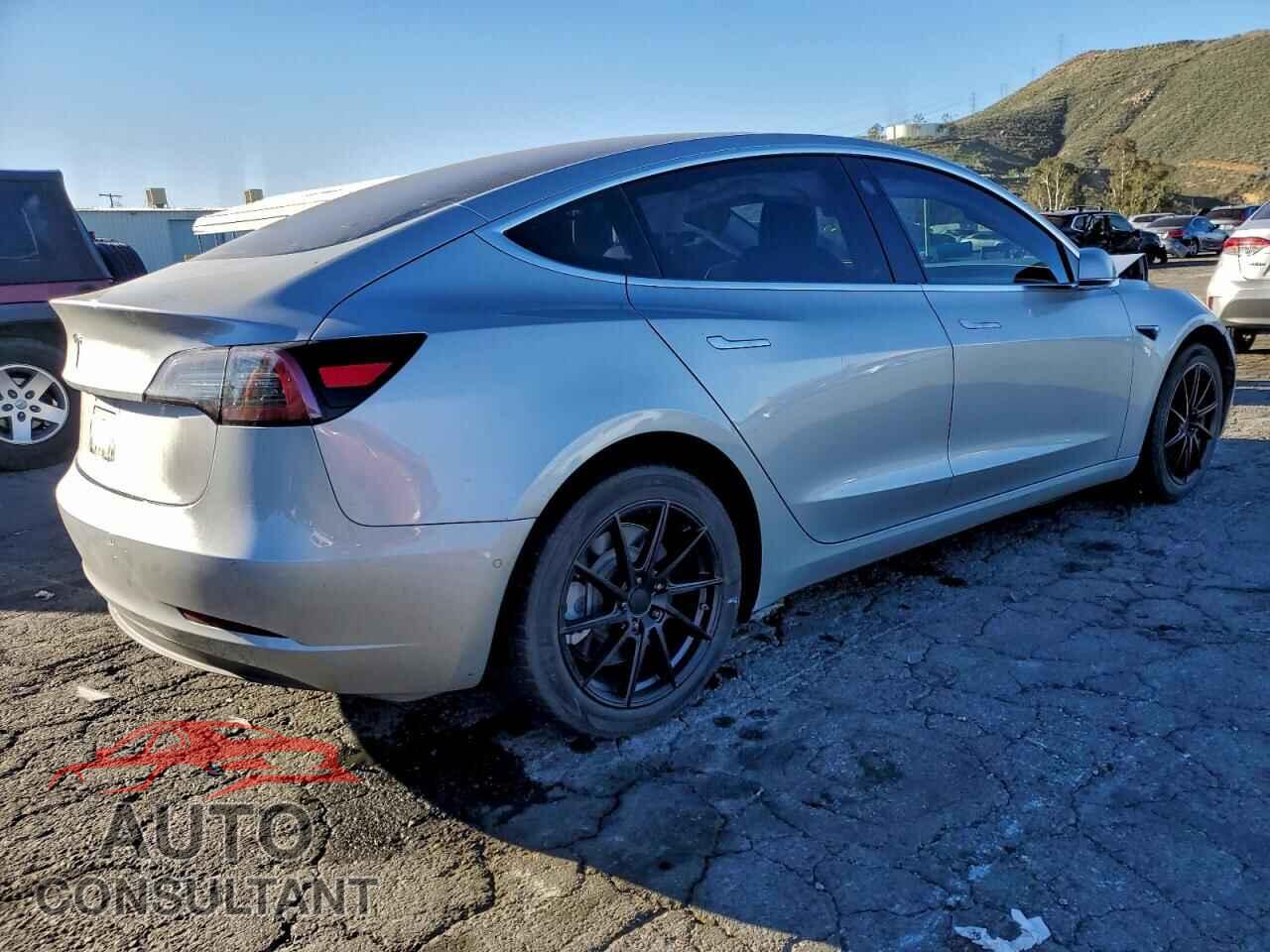 TESLA MODEL 3 2018 - 5YJ3E1EA7JF060723