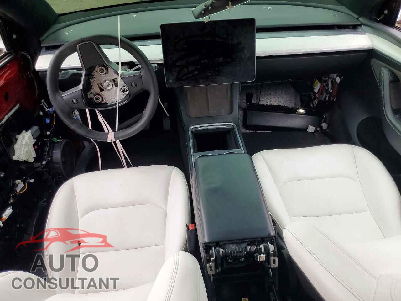 TESLA MODEL Y 2024 - 7SAYGAEE3RF059666