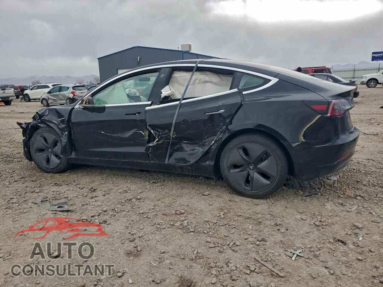 TESLA MODEL 3 2018 - 5YJ3E1EA6JF157475