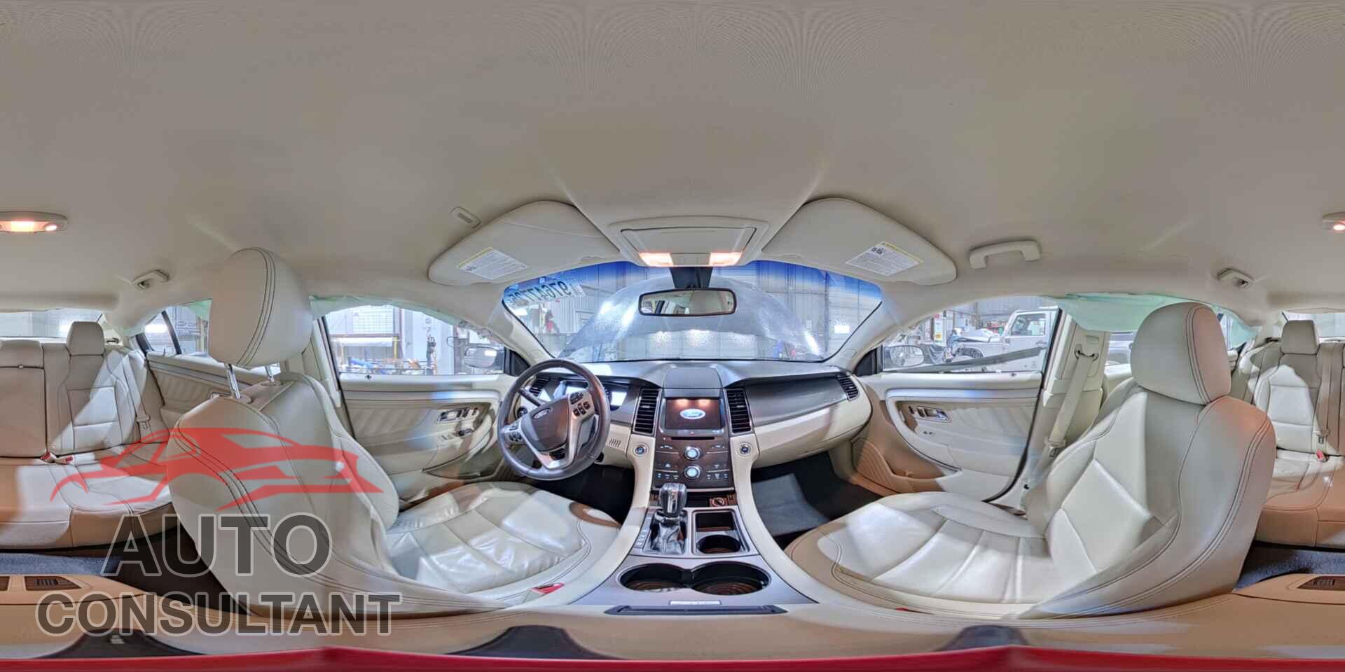 FORD TAURUS 2018 - 1FAHP2E82JG142048