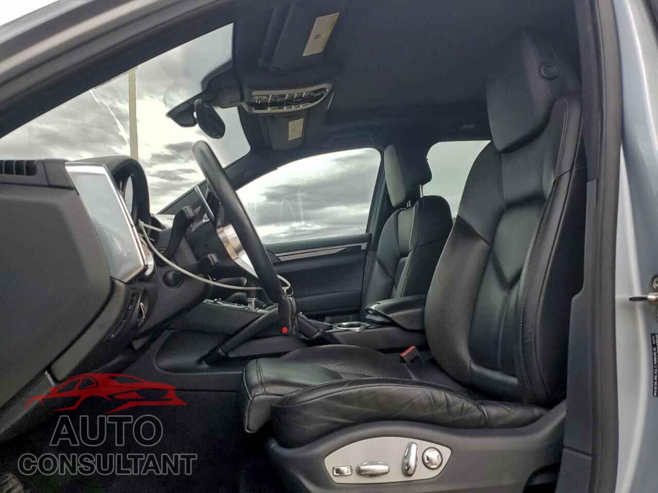 PORSCHE CAYENNE 2018 - WP1AA2A23JKA05680