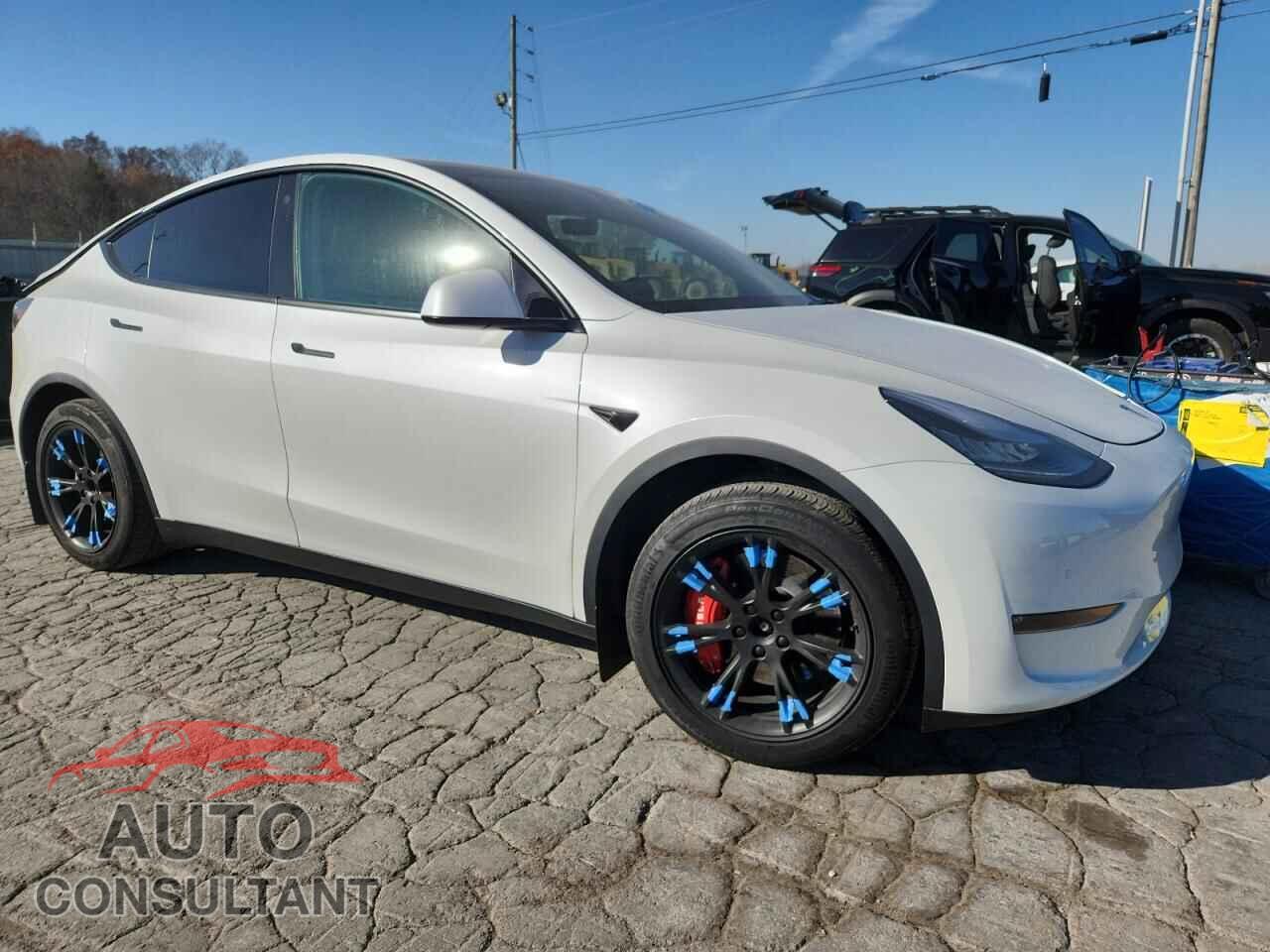 TESLA MODEL Y 2021 - 5YJYGDEEXMF146875