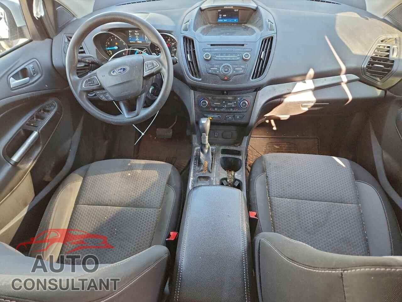 FORD ESCAPE 2017 - 1FMCU9GD8HUC01434