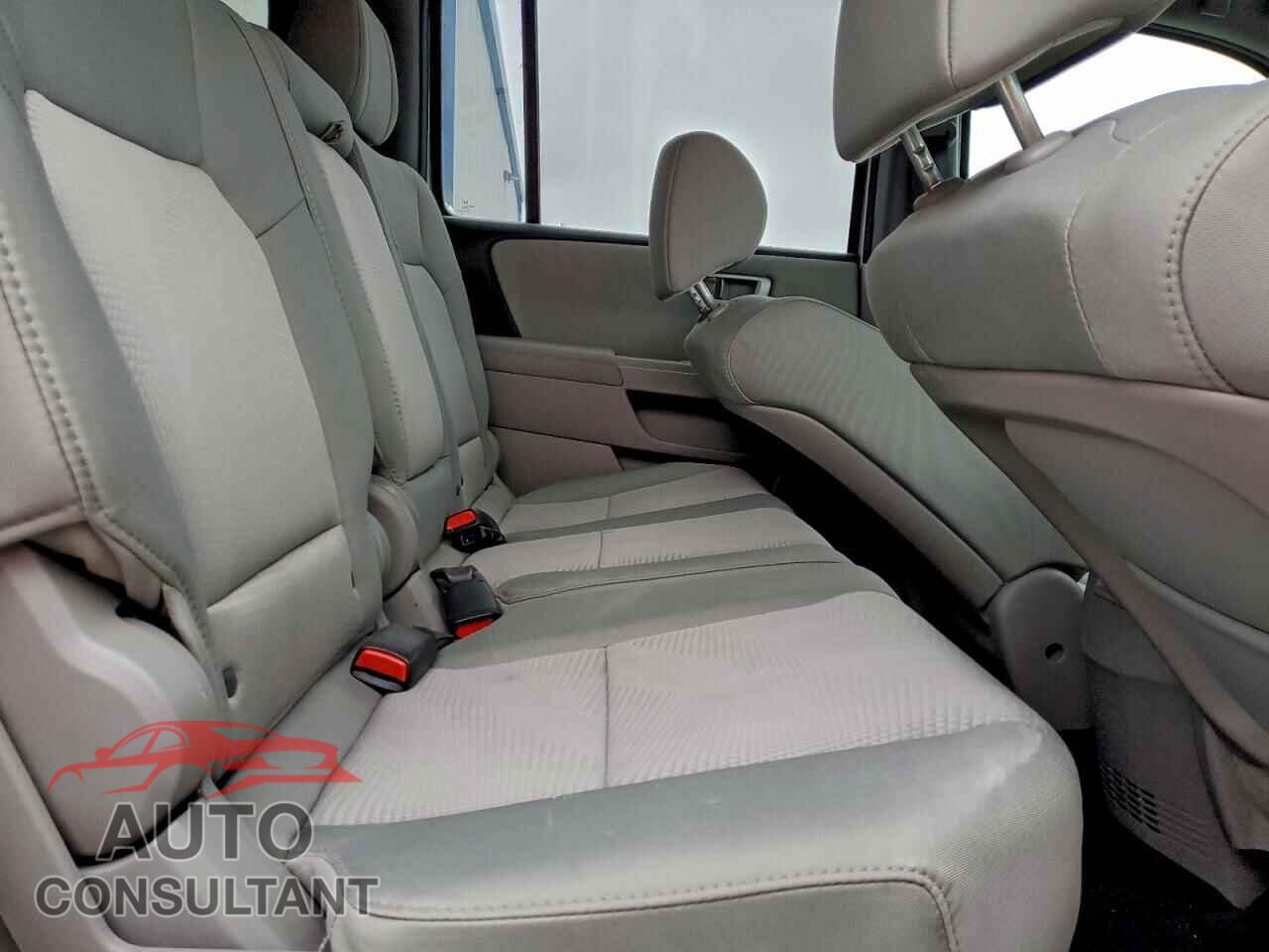 HONDA PILOT 2015 - 5FNYF3H26FB016464