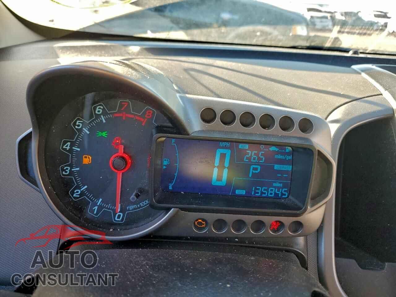 CHEVROLET SONIC 2015 - 1G1JC6SB7F4199586