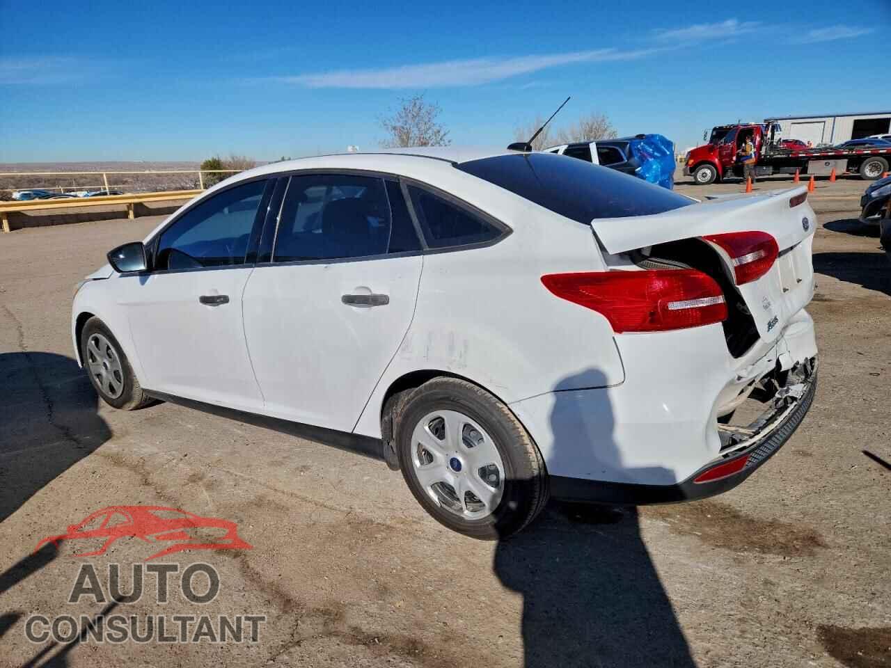 FORD FOCUS 2015 - 1FADP3E28FL324688