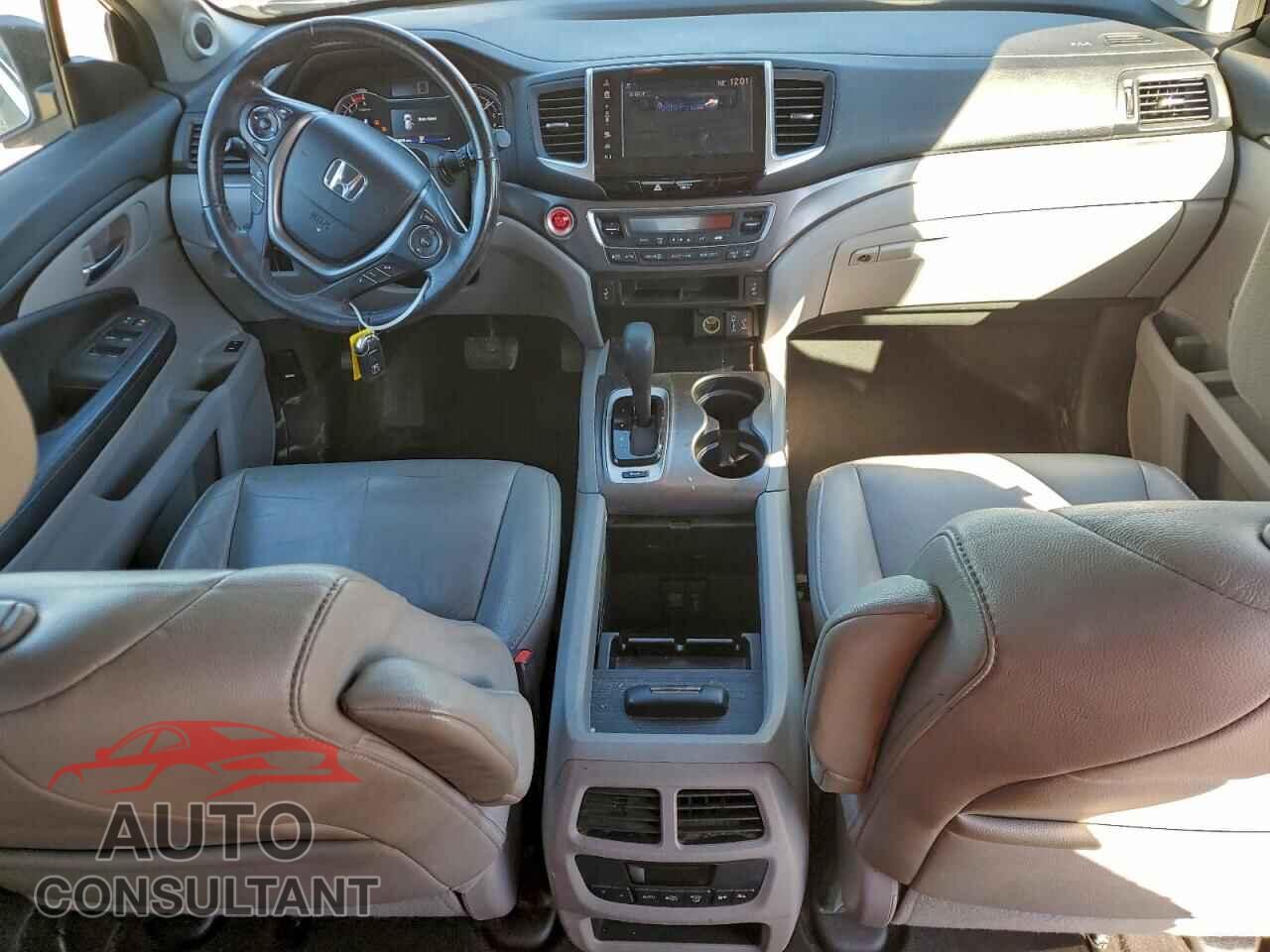 HONDA PILOT 2017 - 5FNYF5H5XHB016864