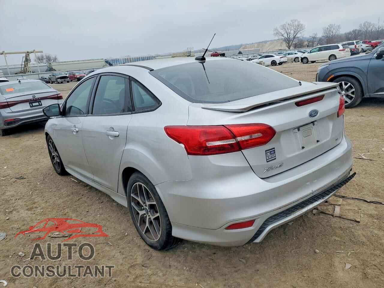FORD FOCUS 2015 - 1FADP3F23FL232256