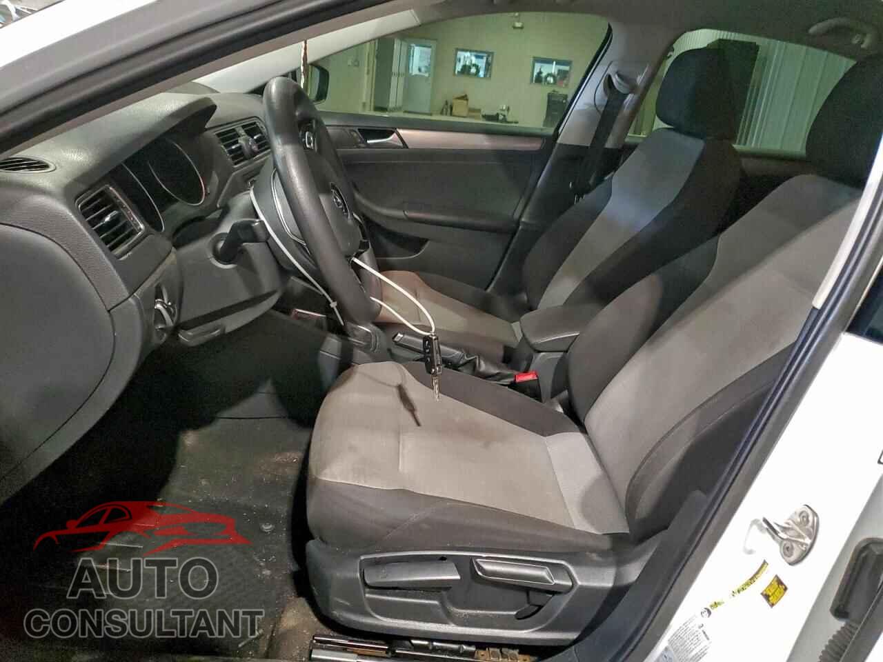 VOLKSWAGEN JETTA 2017 - 3VW2B7AJ1HM224242
