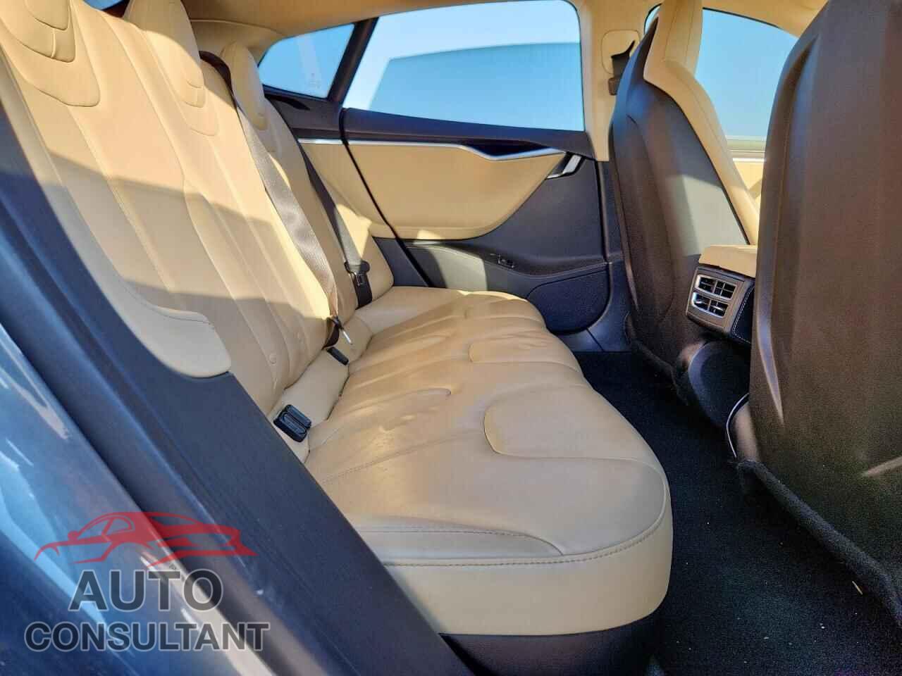 TESLA MODEL S 2013 - 5YJSA1CN8DFP27395