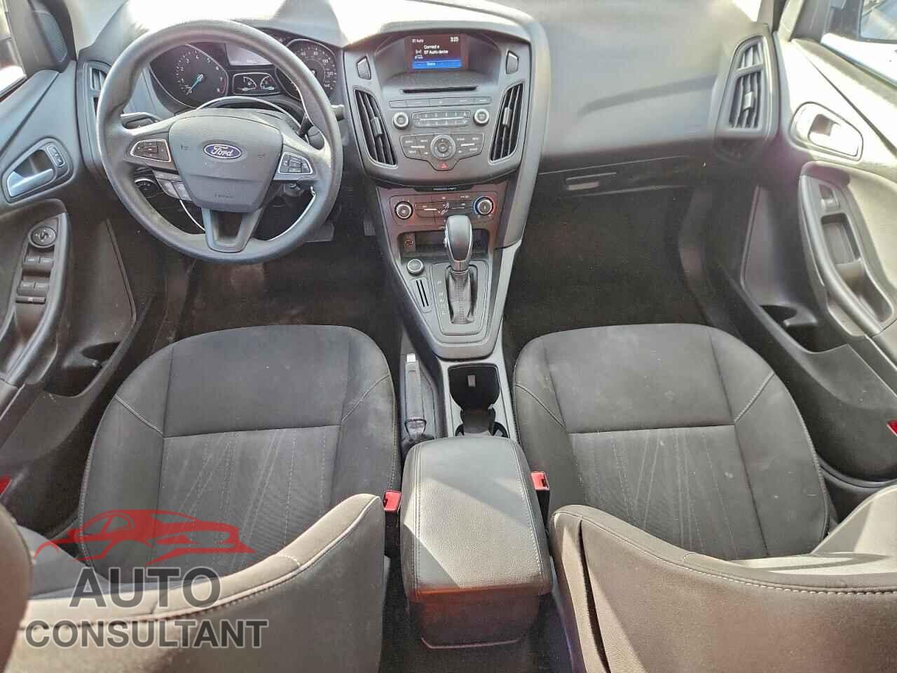 FORD FOCUS 2017 - 1FADP3F22HL328575