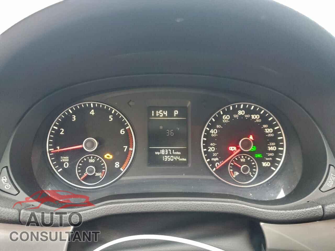 VOLKSWAGEN PASSAT 2015 - 1VWAT7A33FC043135