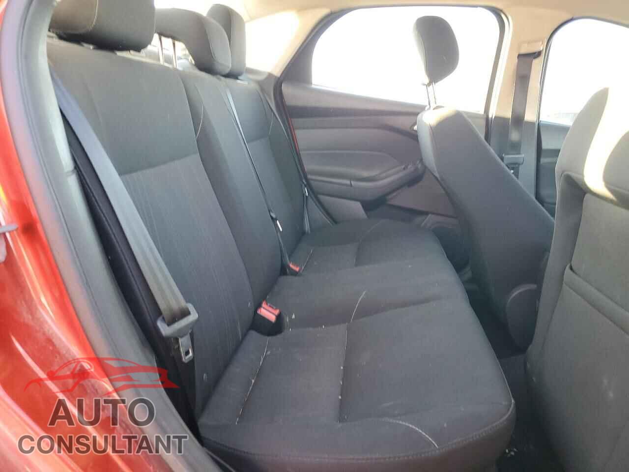 FORD FOCUS 2018 - 1FADP3FEXJL266679