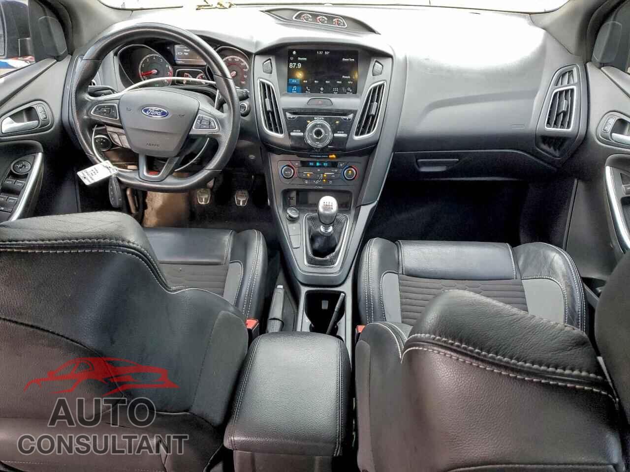 FORD FOCUS 2017 - 1FADP3L99HL338733