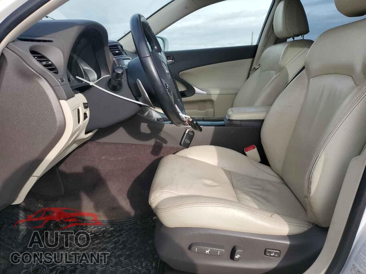 LEXUS IS 2012 - JTHCF5C25C5057533