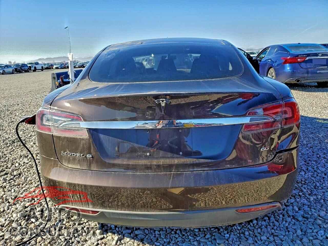 TESLA MODEL S 2013 - 5YJSA1CG1DFP09807