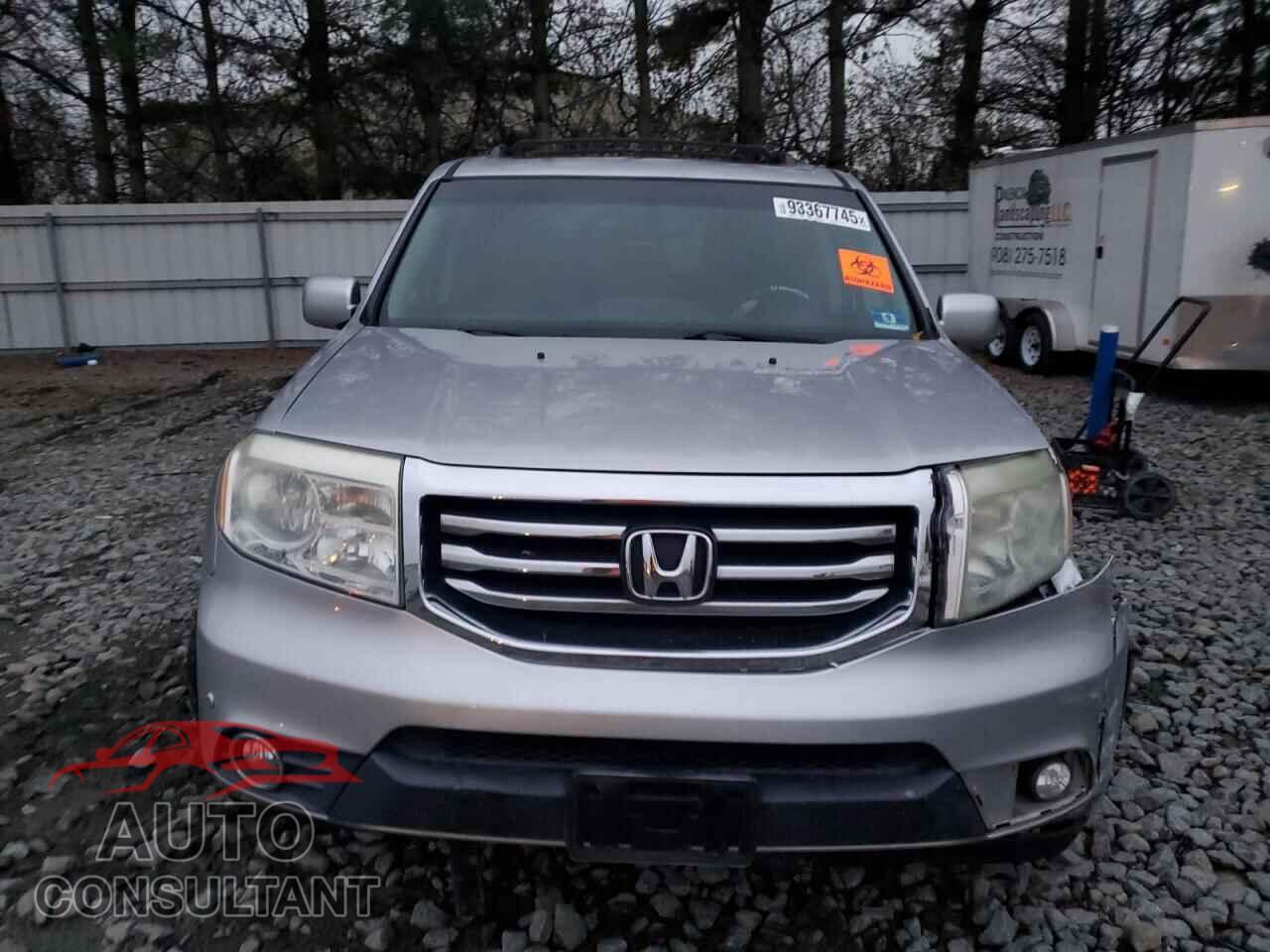HONDA PILOT 2013 - 5FNYF4H90DB038945