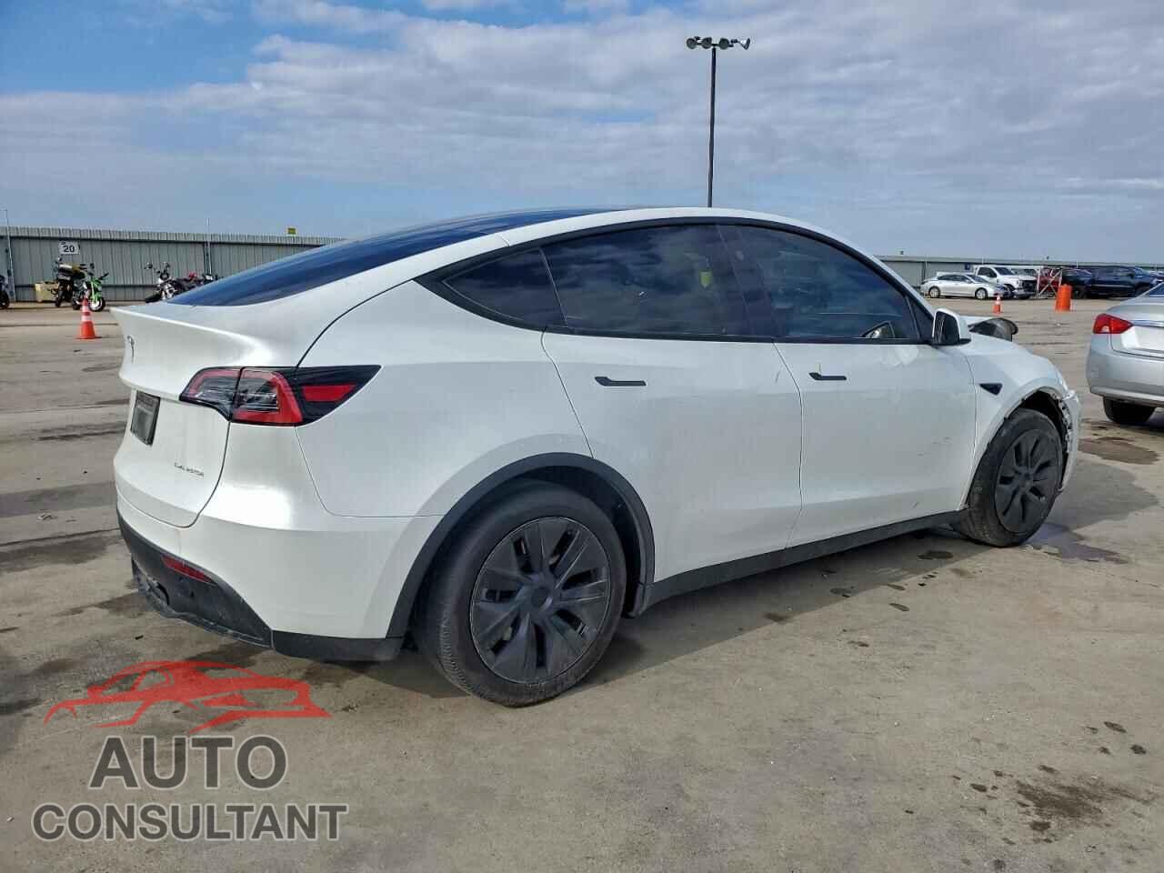 TESLA MODEL Y 2024 - 7SAYGAEE9RF211613