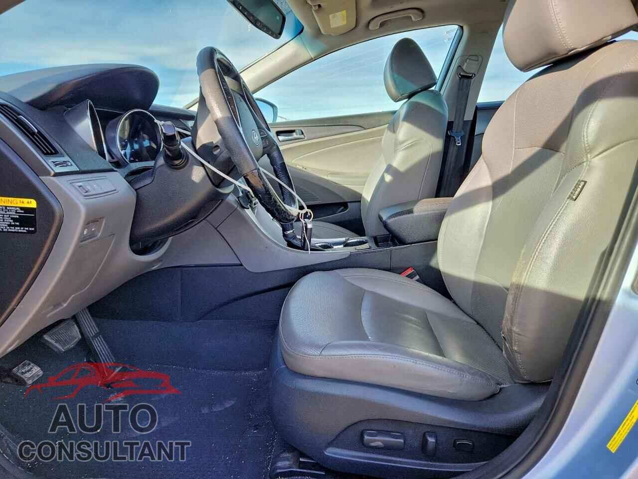 HYUNDAI SONATA 2012 - KMHEC4A41CA056738