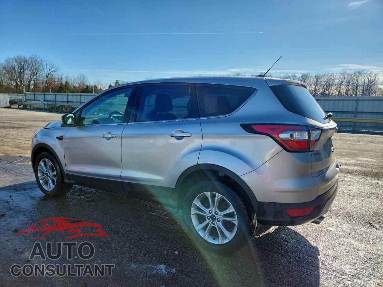 FORD ESCAPE 2017 - 1FMCU0GD3HUC38497