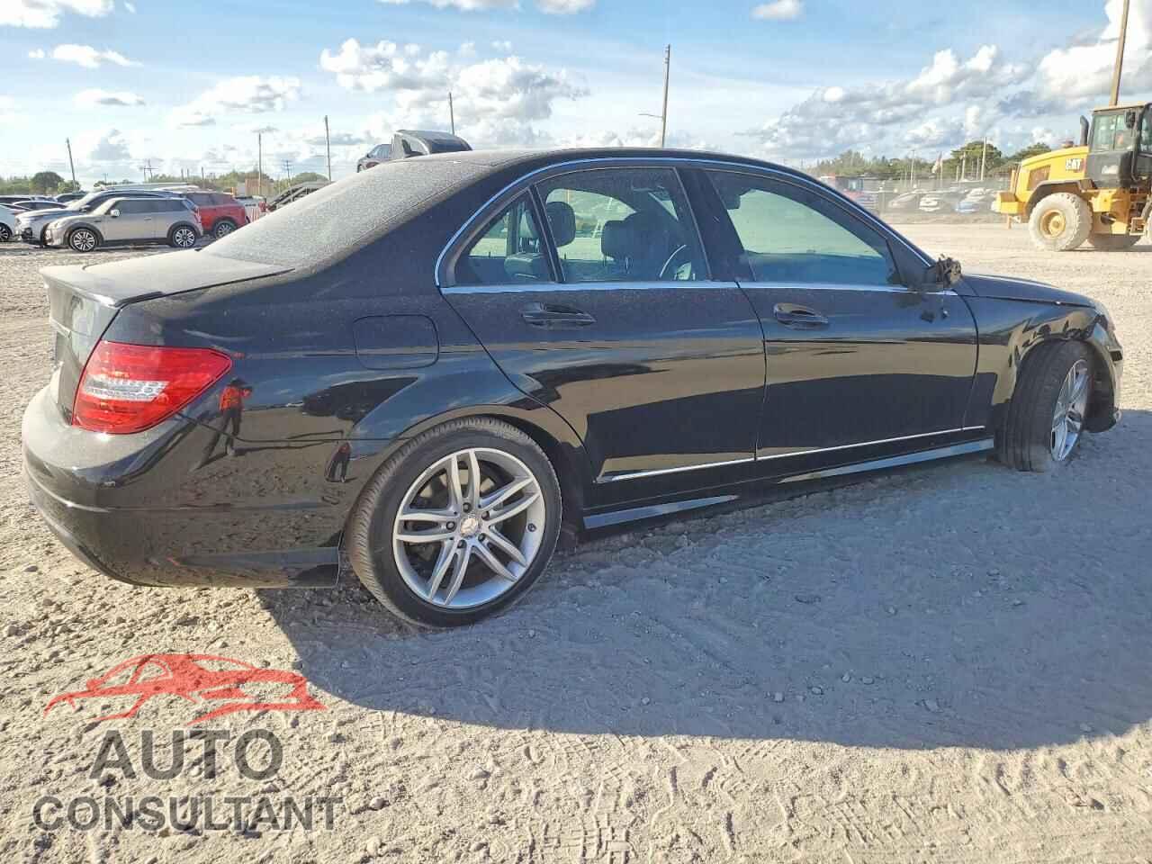 MERCEDES-BENZ C-CLASS 2013 - WDDGF4HB4DA753093