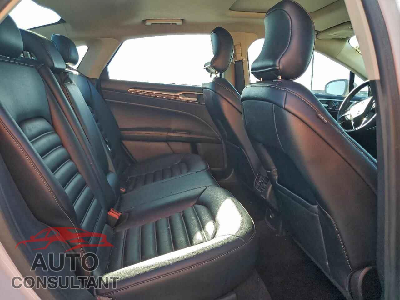 FORD FUSION 2019 - 3FA6P0CD3KR132103