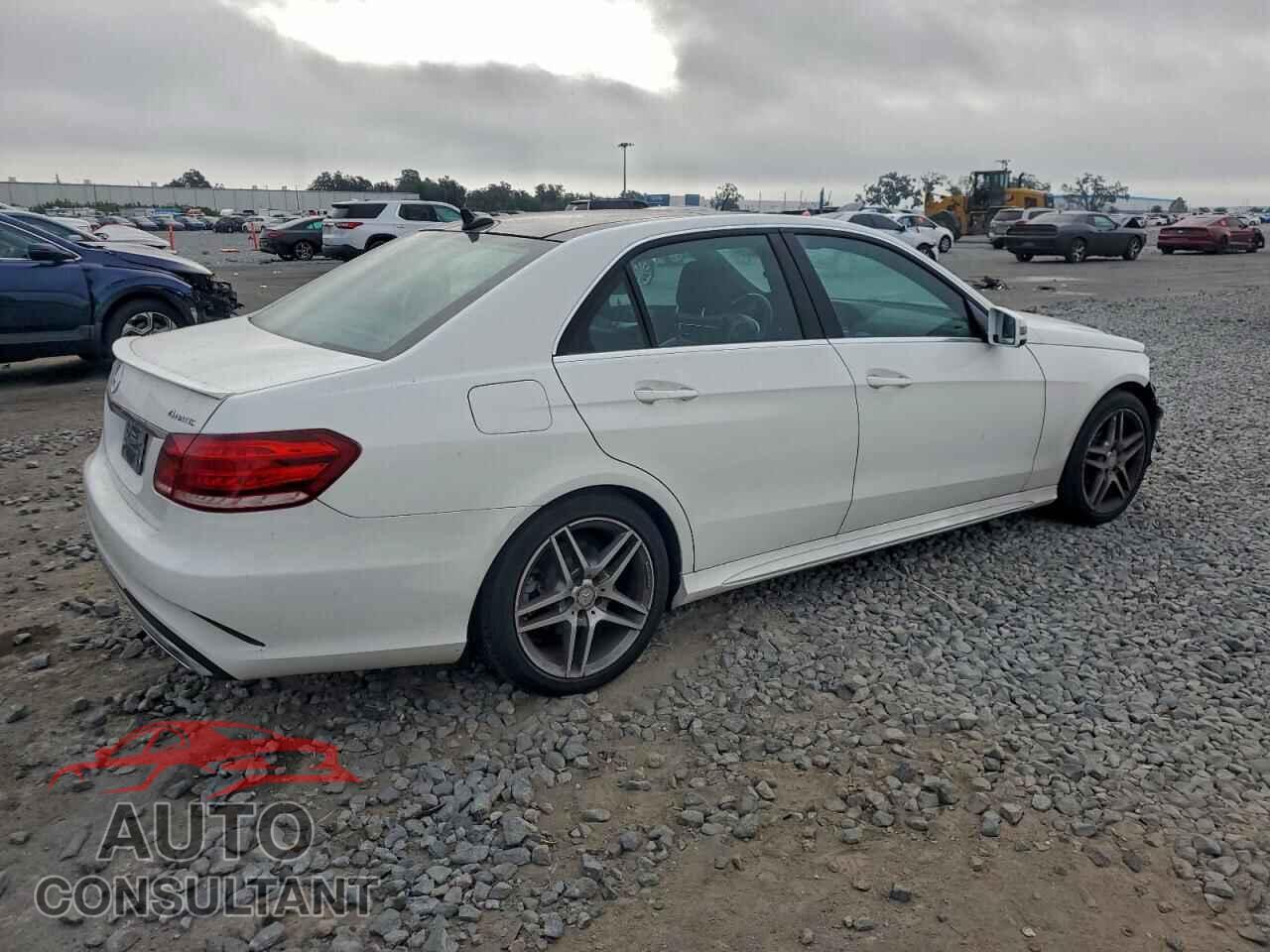 MERCEDES-BENZ E-CLASS 2015 - WDDHF6HB9FB101678