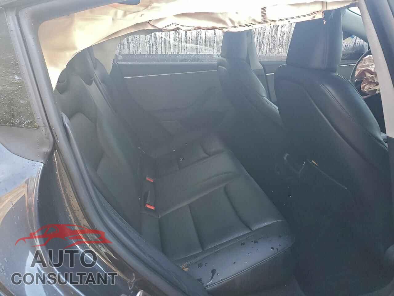 TESLA MODEL 3 2024 - 5YJ3E1EA6RF855371