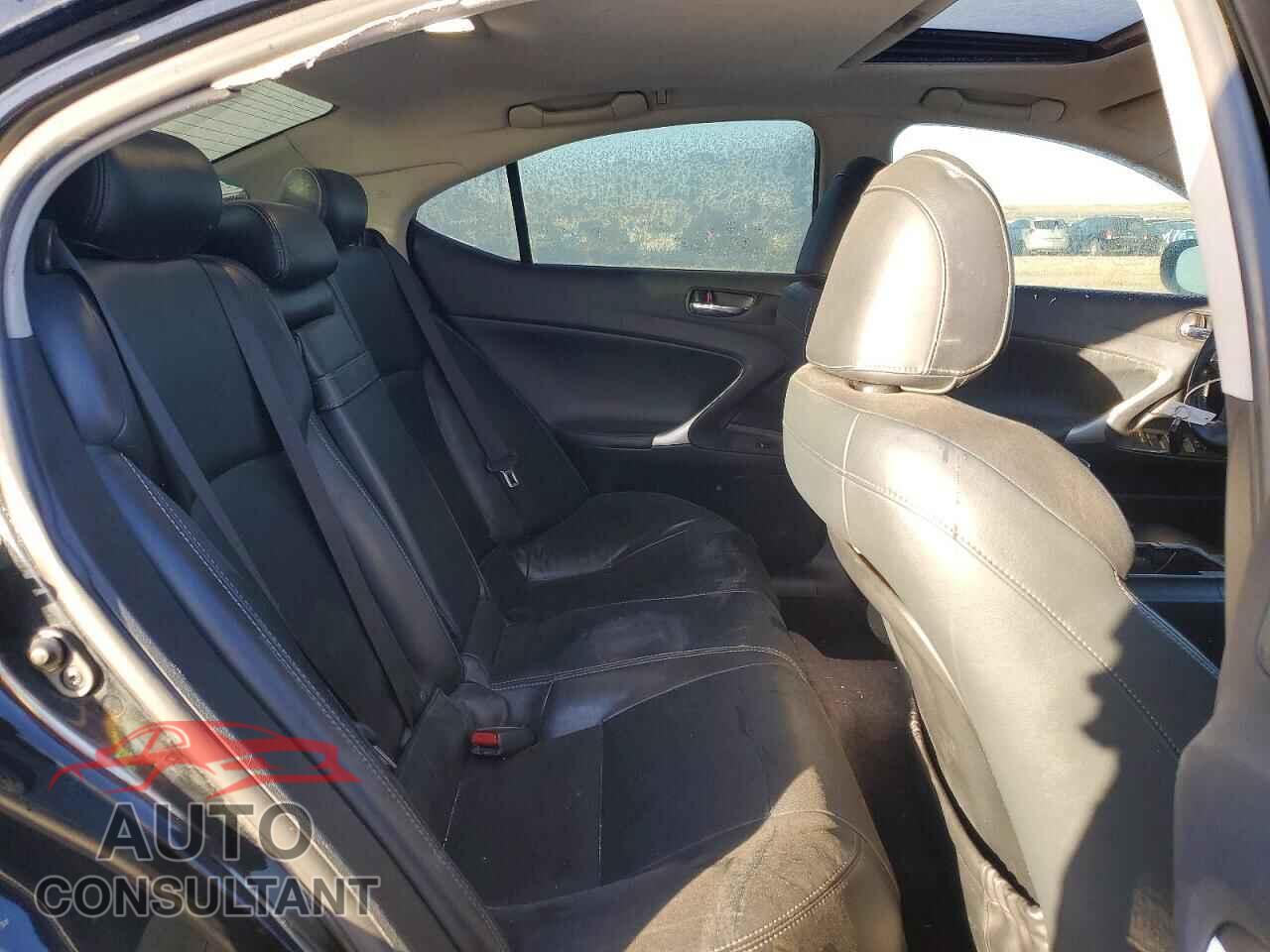 LEXUS IS 2011 - JTHCF5C28B5052485