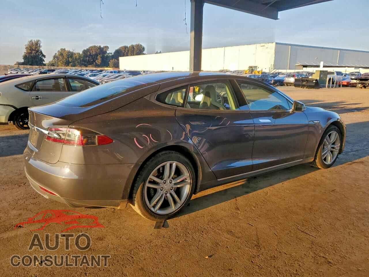 TESLA MODEL S 2014 - 5YJSA1H15EFP52424