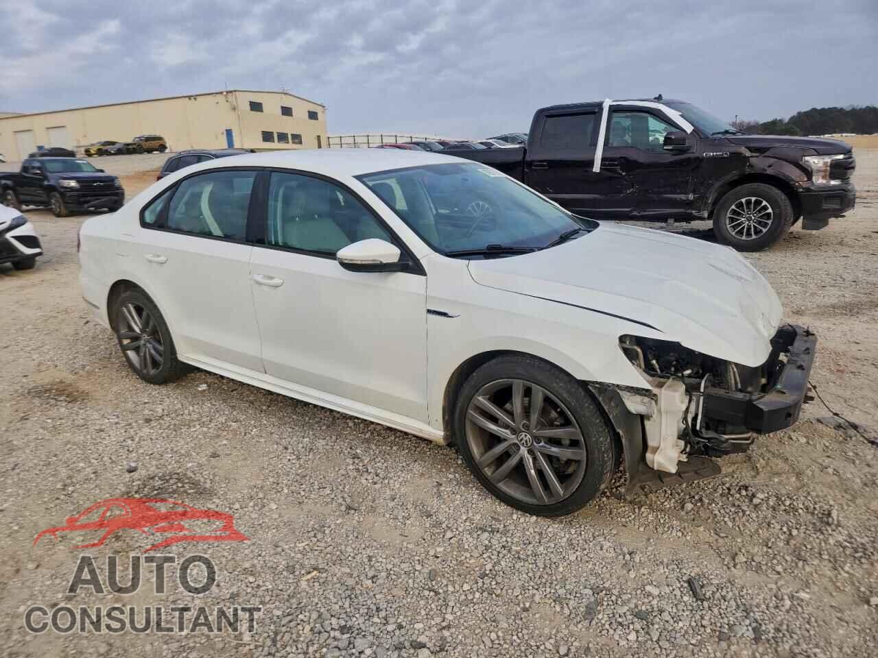 VOLKSWAGEN PASSAT 2018 - 1VWAA7A32JC006558