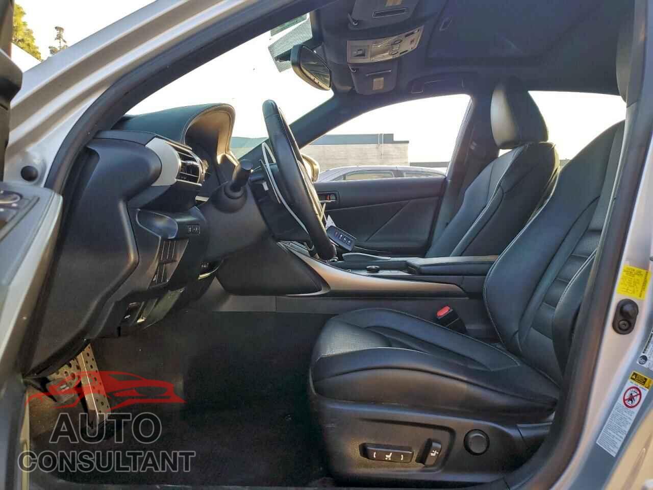 LEXUS IS 2015 - JTHBE1D28F5020177