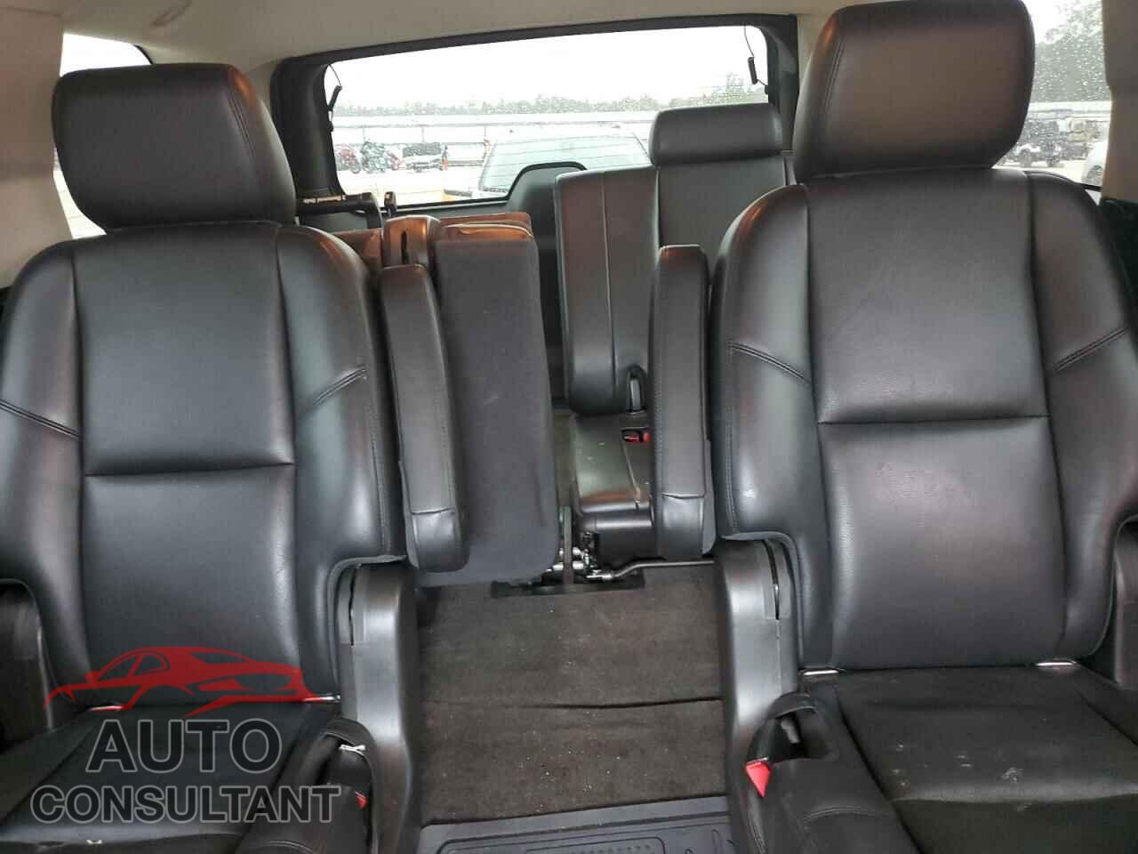 CHEVROLET TAHOE 2013 - 1GNSCCE03DR285456