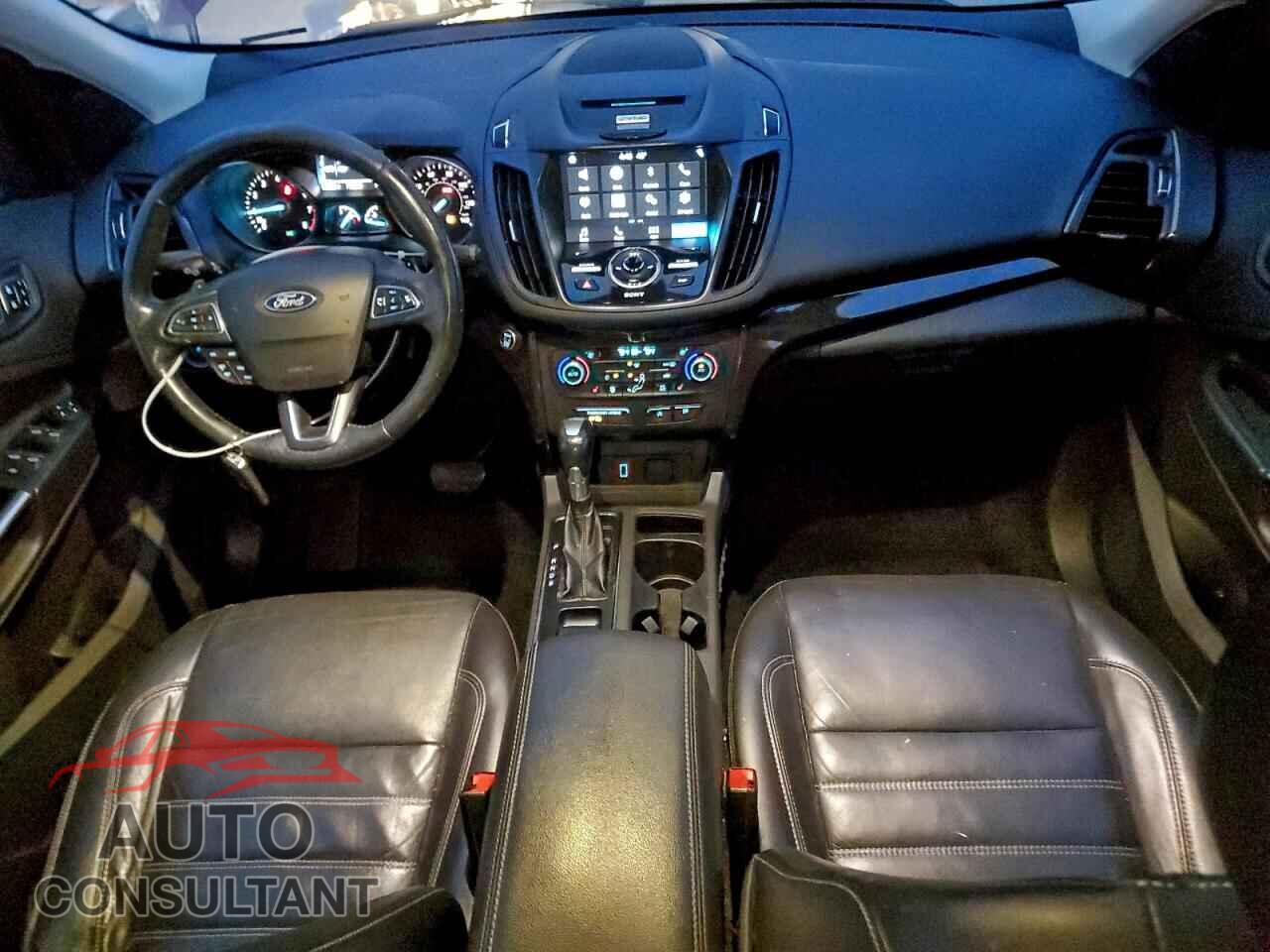 FORD ESCAPE 2017 - 1FMCU9J90HUD45659