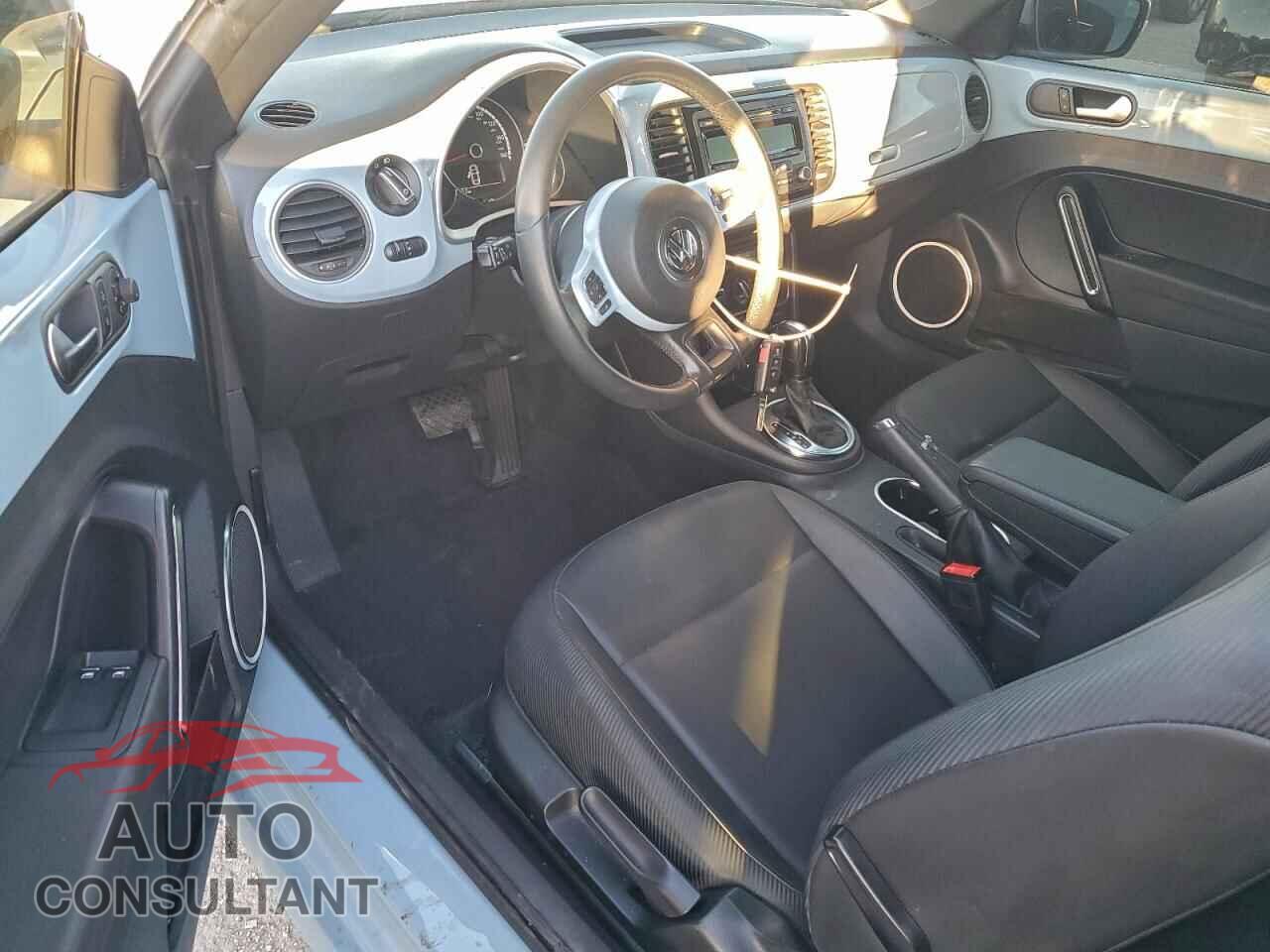 VOLKSWAGEN BEETLE 2014 - 3VWJP7AT8EM619240
