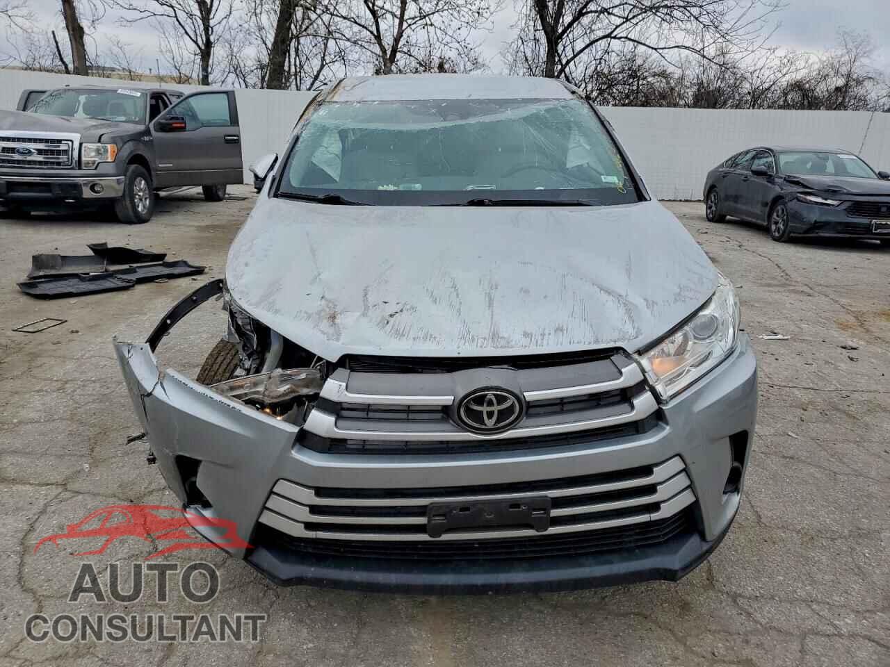 TOYOTA HIGHLANDER 2018 - 5TDBZRFH2JS826752