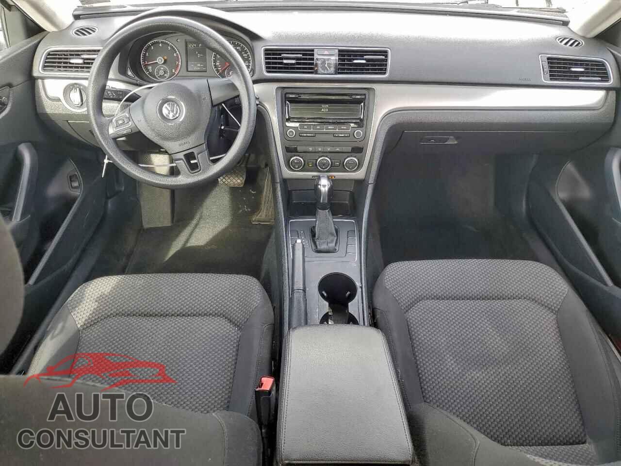 VOLKSWAGEN PASSAT 2012 - 1VWAH7A3XCC100847
