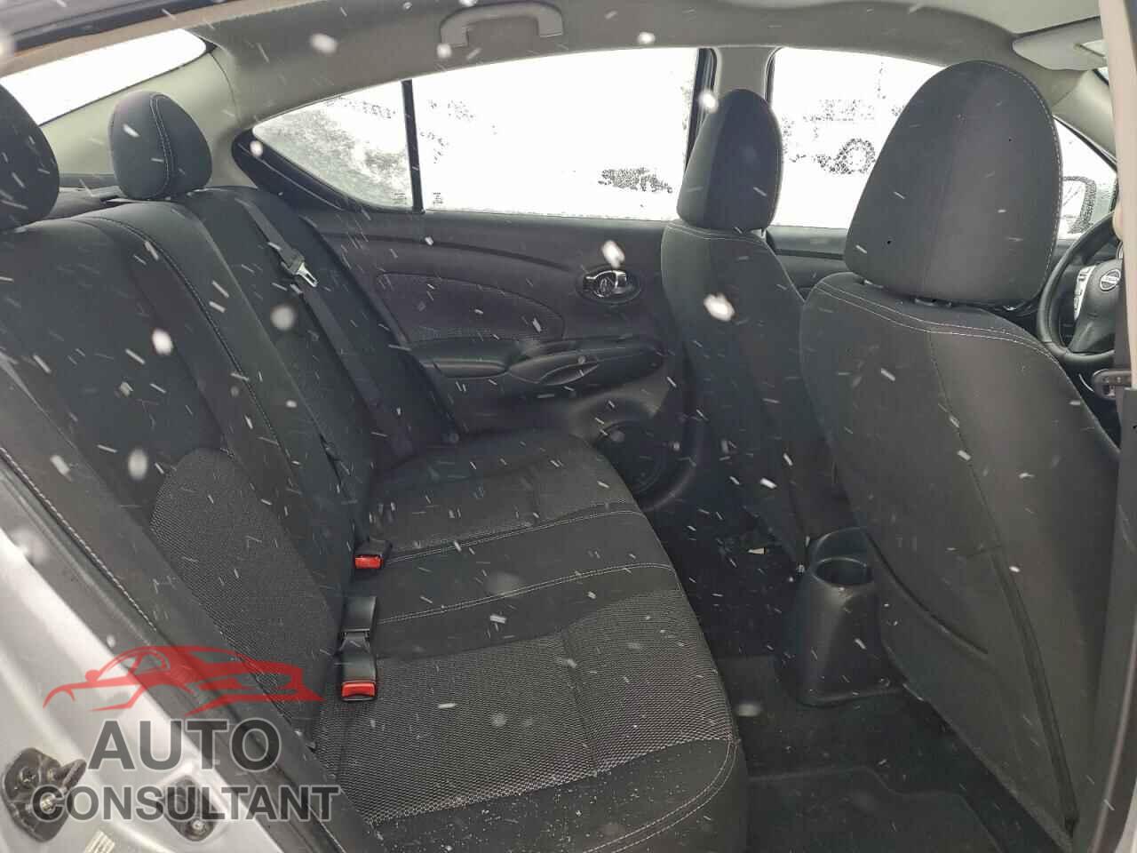 NISSAN VERSA 2017 - 3N1CN7AP3HL801557