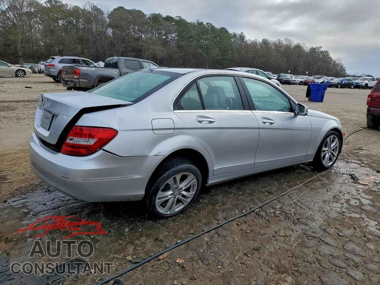 MERCEDES-BENZ C-CLASS 2013 - WDDGF4HB0DR268368