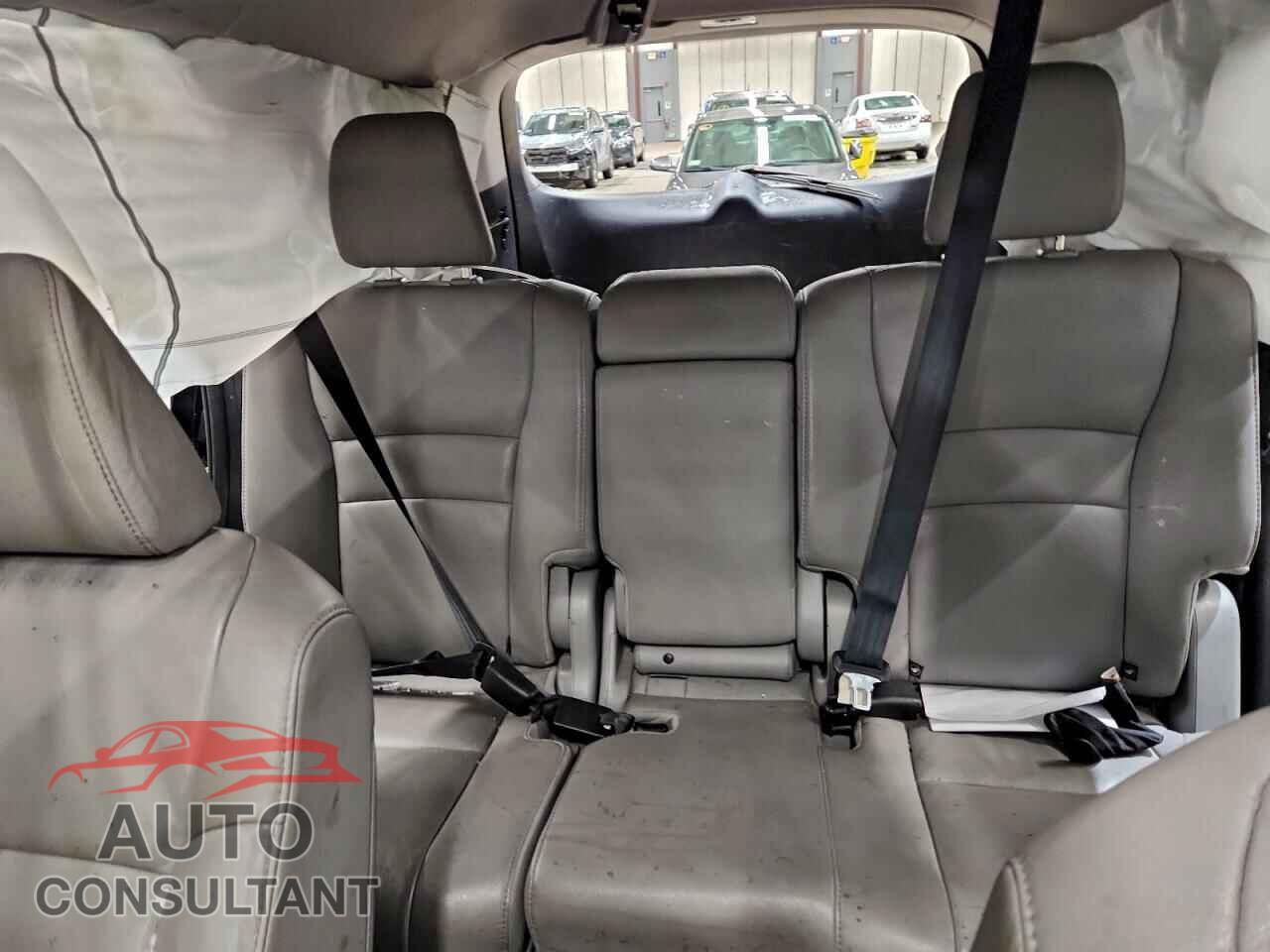 HONDA PILOT 2017 - 5FNYF6H77HB045813