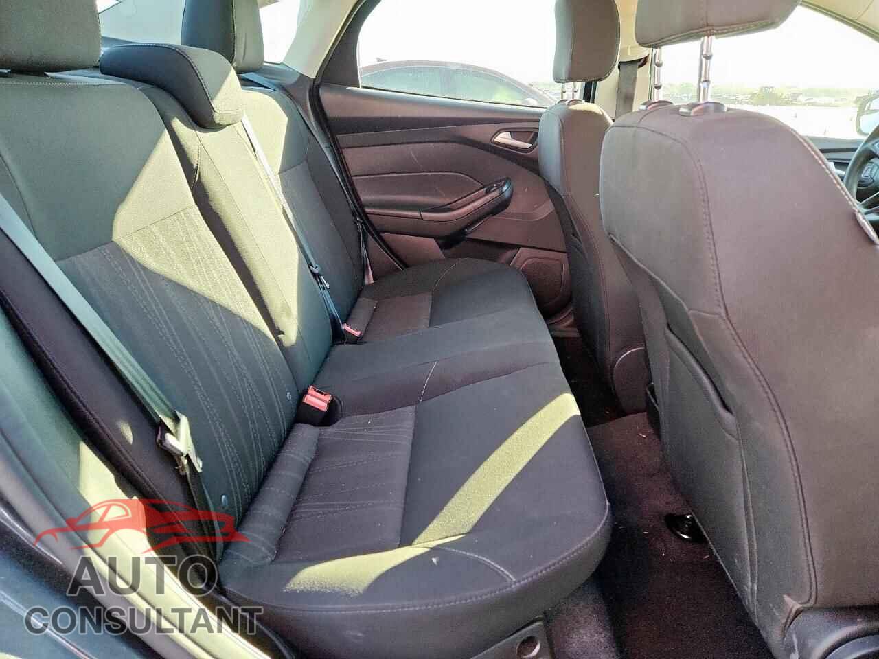 FORD FOCUS 2017 - 1FADP3F27HL229864