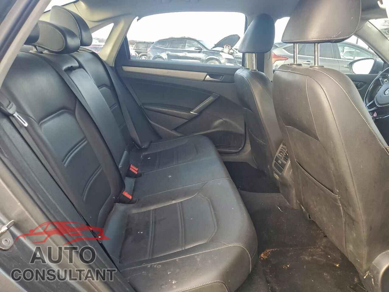 VOLKSWAGEN PASSAT 2020 - 1VWSA7A38LC016213