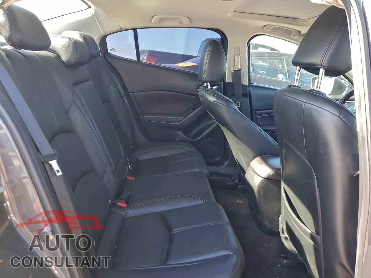 MAZDA 3 2018 - 3MZBN1V35JM163502
