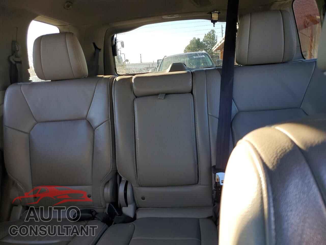 HONDA PILOT 2015 - 5FNYF4H56FB015458